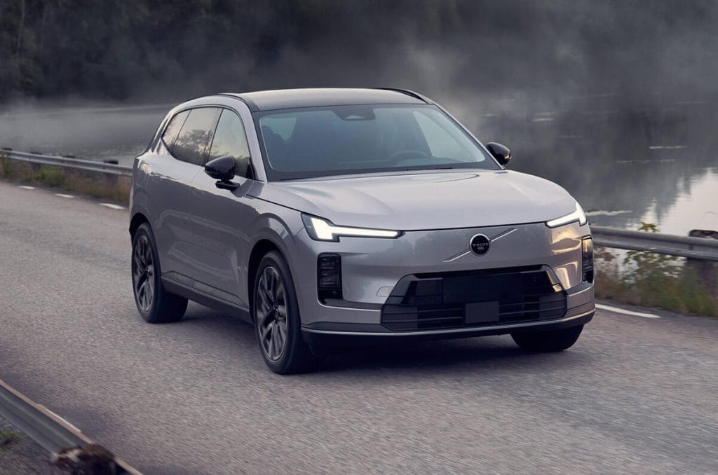 Volvo surpreende com lançamento do XC70, seu novo SUV híbrido com autonomia incomparável.