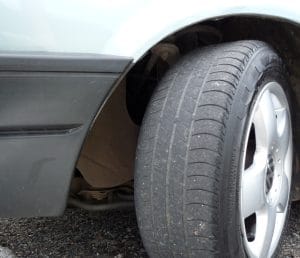 Descubra se é hora de trocar o pneu com este simples truque da moeda.