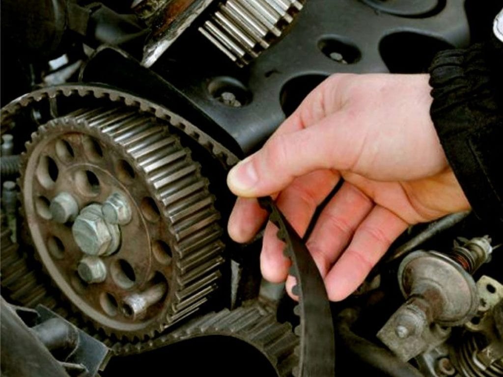 Honda questiona uso de correia banhada a óleo e rejeita motores 1.0 turbo, indo contra tendência do mercado; saiba mais.