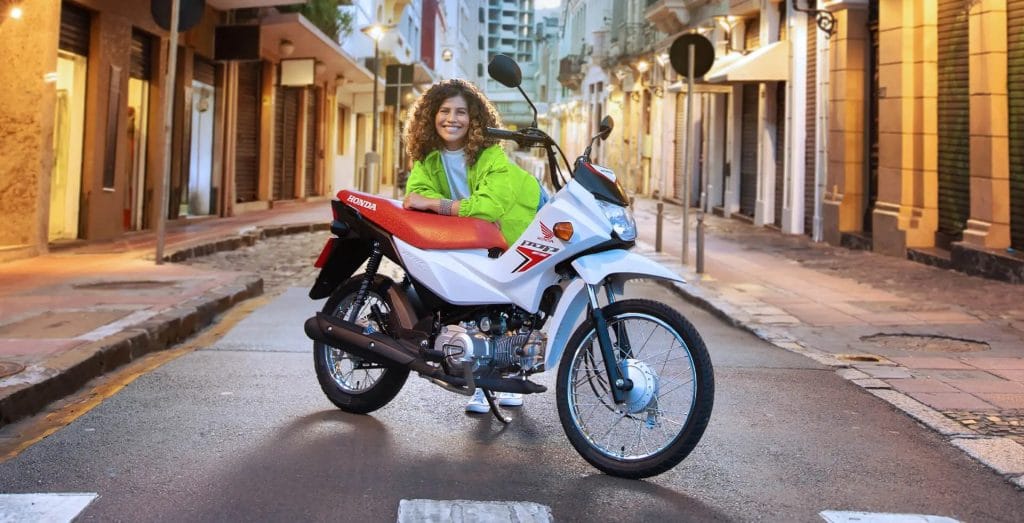 Liderança absoluta da Honda no mercado de motos em novembro: Pop 110i supera a Biz como a mais vendida.