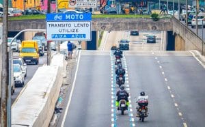 Plano para melhoria do trânsito inclui criação de 20 km de Faixa Azul na cidade até 2026.