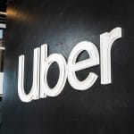 Parceria entre Uber e fabricante asiático pode revolucionar transporte autônomo até 2026