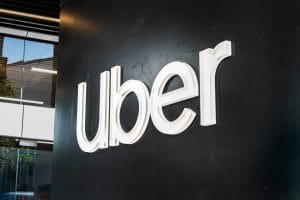 Parceria entre Uber e fabricante asiático pode revolucionar transporte autônomo até 2026