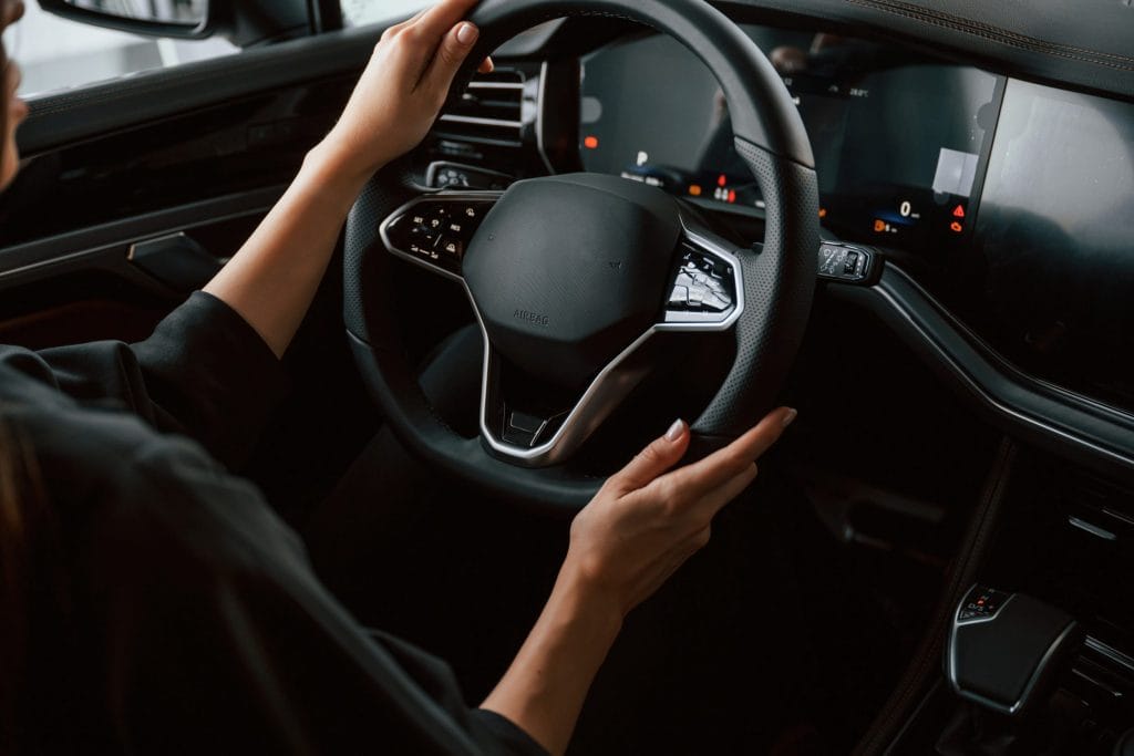 Volante vibrando? Confira este ponto simples antes de levar ao mecânico