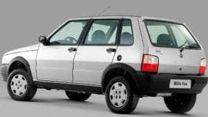 O icônico carrinho quadrado dos anos 90 se transforma em meme, mas se destaca como o mais robusto produzido no Brasil