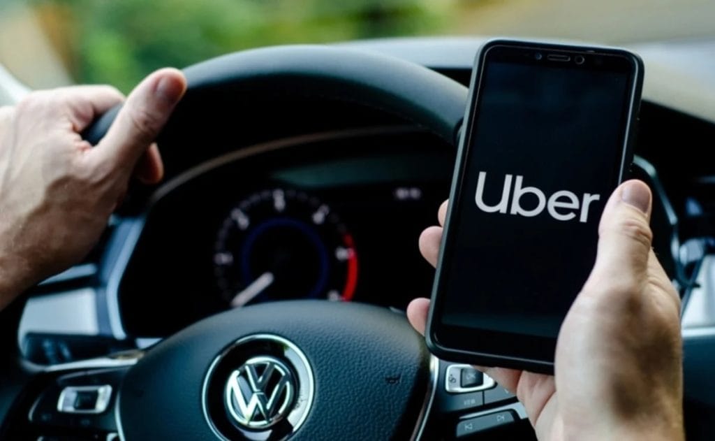 Uber revela modelos de veículos que deixarão as categorias Comfort e Black; confira se o seu carro foi afetado