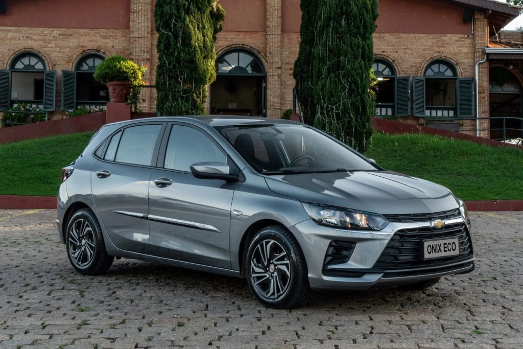 Chevrolet apresenta o carro automático mais acessível do país: velocidade de 100 km/h em apenas 10,5 segundos e economia de 11,1 km/l.