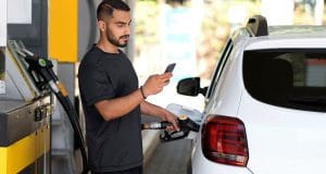 Os perigos de abastecer o tanque ao máximo: alertas de especialistas