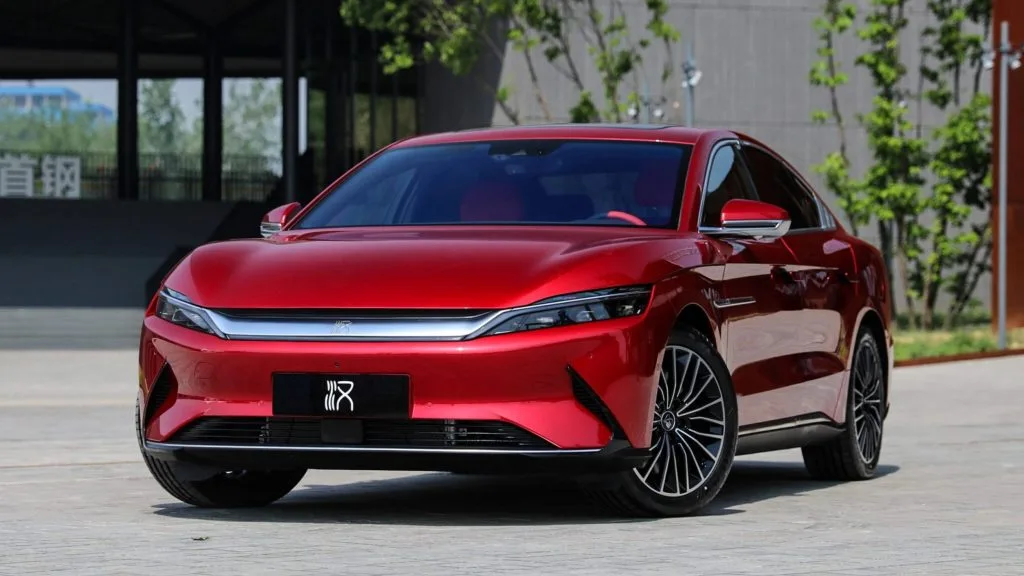 Carro elétrico da BYD promete recarga rápida em apenas 9 minutos para quem não pode esperar