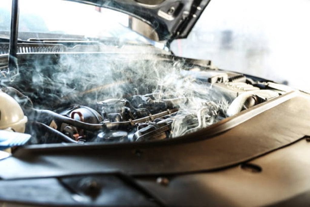 Dica prática para evitar danos ao motor do seu carro em caso de superaquecimento