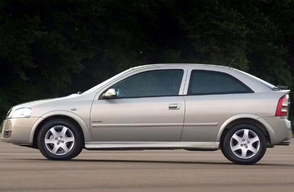 Chevrolet Astra 2.0 a menos de R$ 20 mil: 4 modelos que merecem destaque