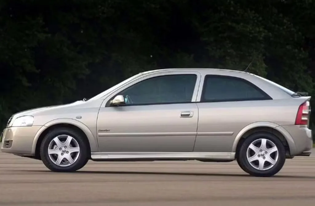 Chevrolet Astra 2.0 a menos de R$ 20 mil: 4 modelos que merecem destaque