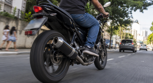 Escapamento adulterado? Motos barulhentas podem render multa de R$ 500 com nova regra