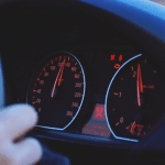 Qual a velocidade ideal para economizar combustível: 60, 80 ou 100 km/h?