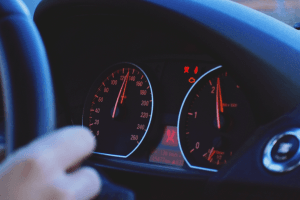 Qual é a velocidade ideal para economizar combustível: 60, 80 ou 100 km/h?